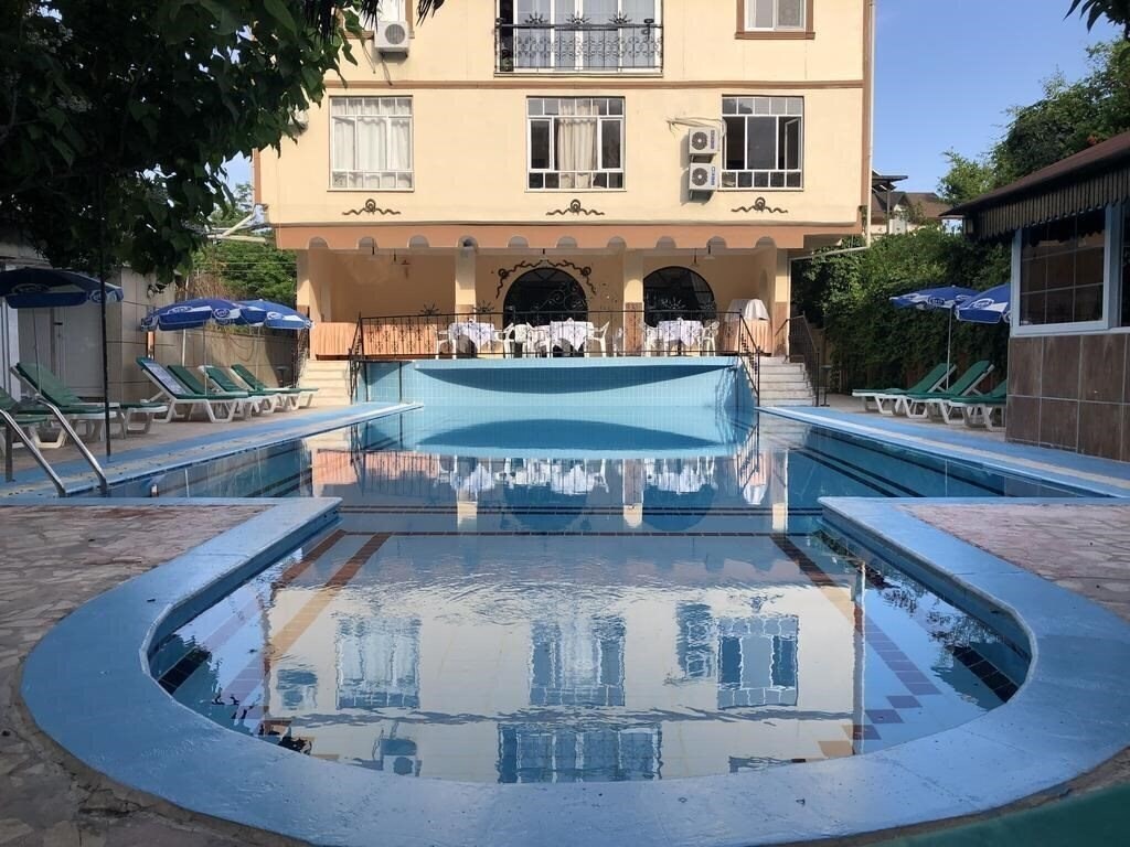 Отель Kromer Garden Hotel 3*